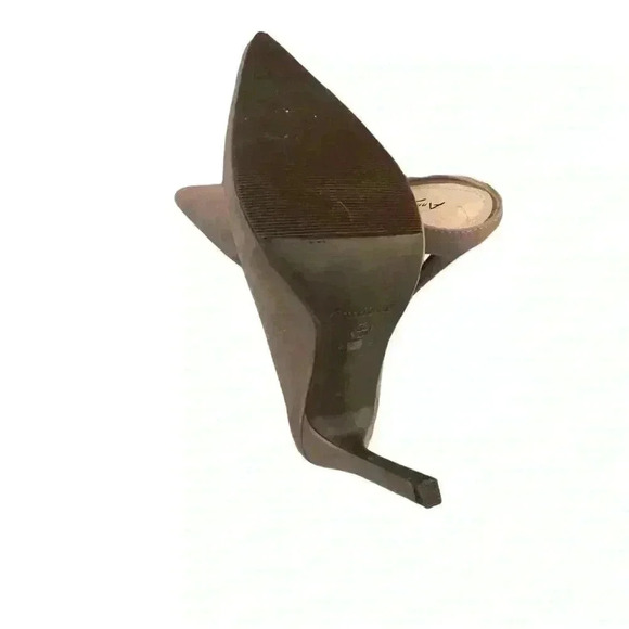 Gray Suede high heels price tag pulled the inside of the shoe - Picture 4 of 5